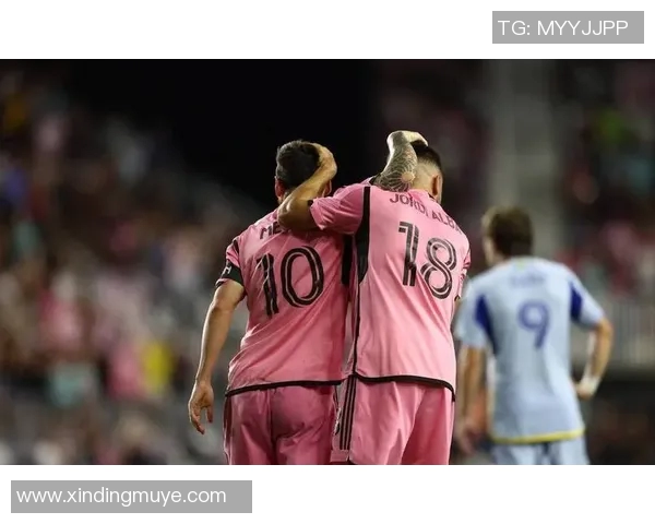 老友重聚感人瞬间佩尼亚福特赛后与巴萨昔日队友深情拥抱