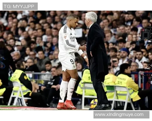 姆巴佩因右脚踝受伤退出法国队集训已回归皇马进行康复治疗